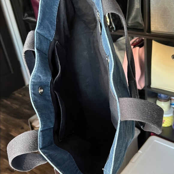 Coach Denim Blue Tote Bag with red hang Tag
Like new!! - Picture 4 of 5